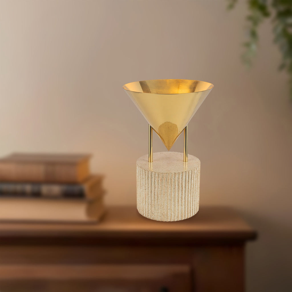 Versus 15-in Table Lamp