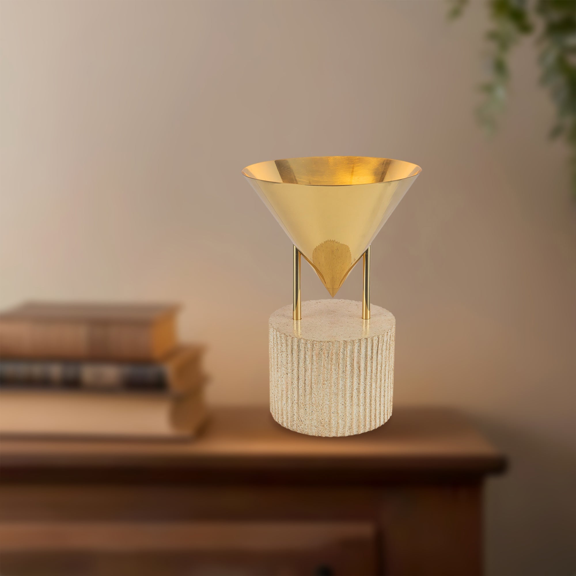 Versus 15-in Table Lamp