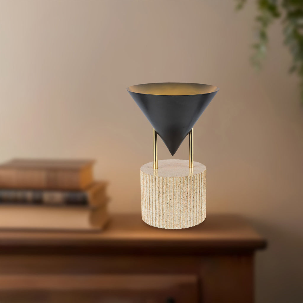 Versus 15-in Table Lamp