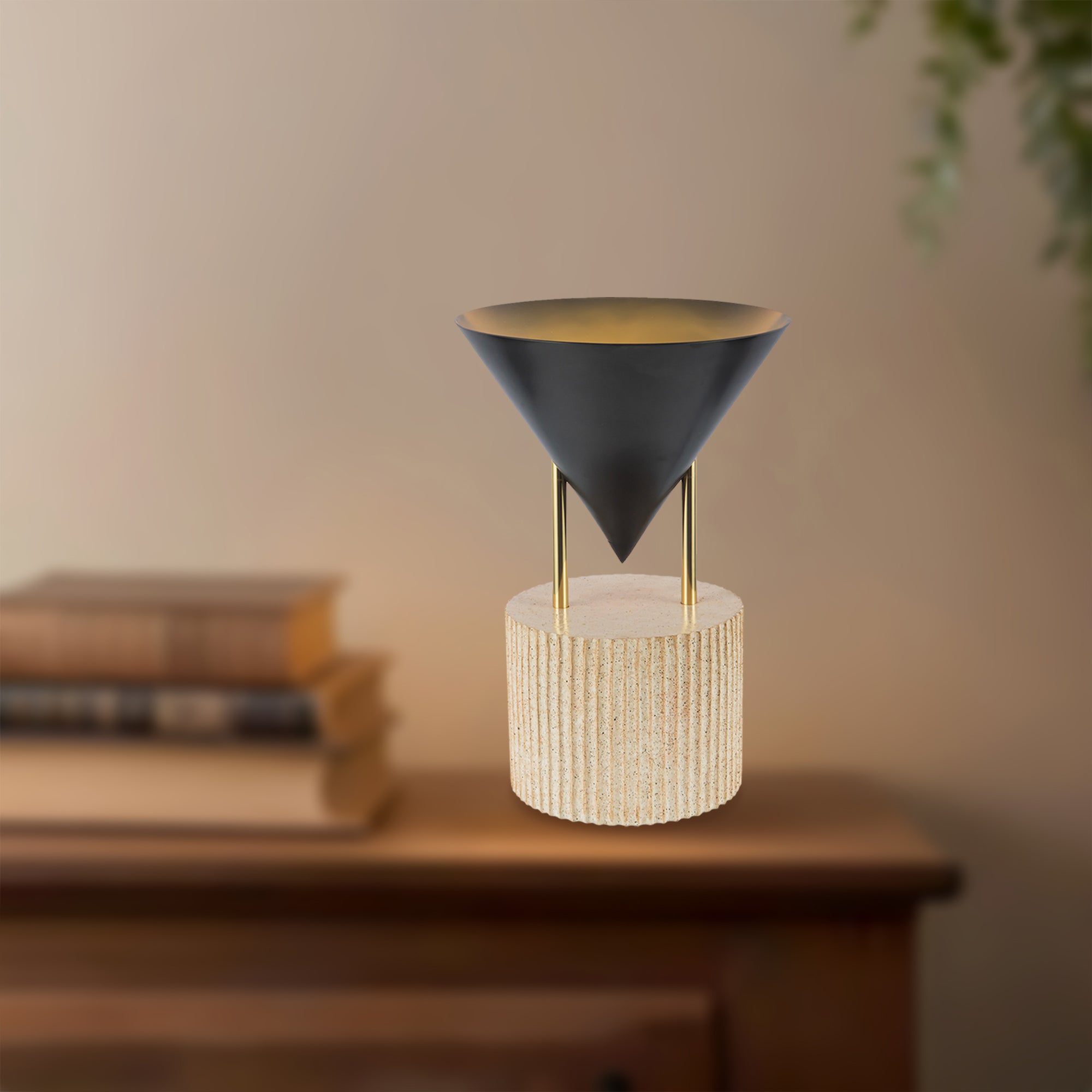 Versus 15-in Table Lamp